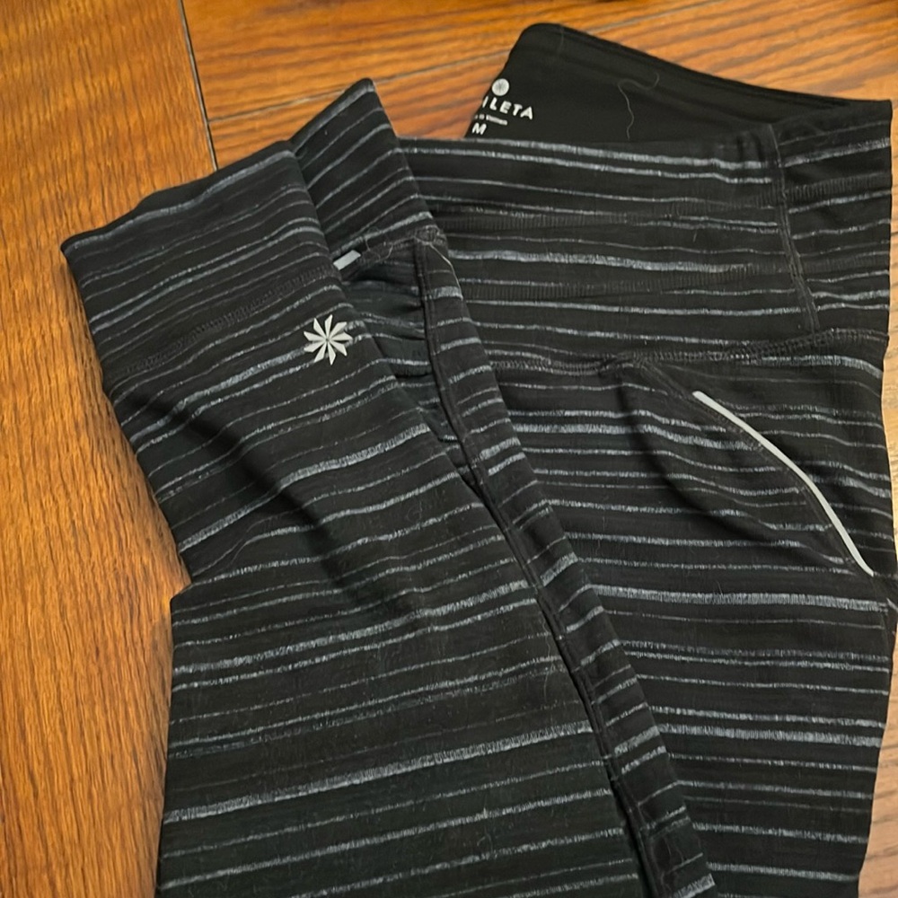 Athleta Relay Cropped Reflective Leggings Joggers Women's M Gray Striped Run